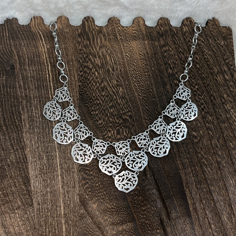 Silver filigree pattern bib necklace